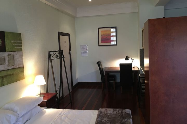 Room 4 of 25