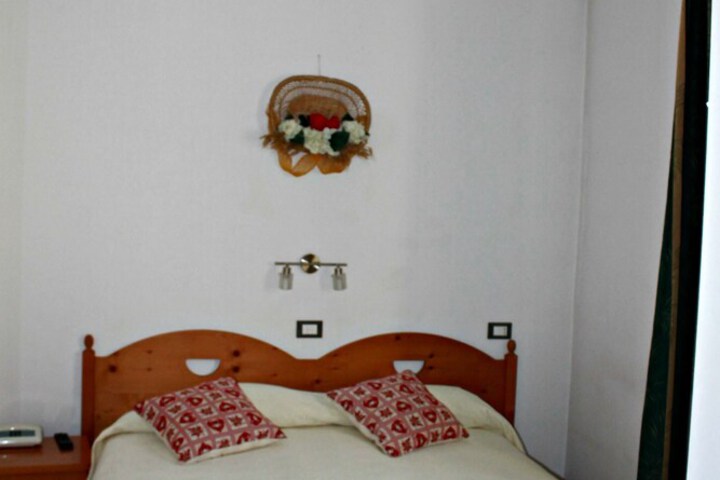 Room 8 of 42