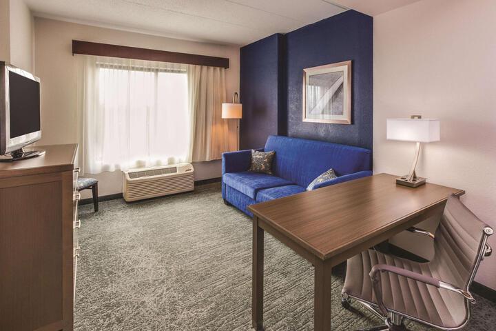 1 King Bed Accessible (4 of 12)