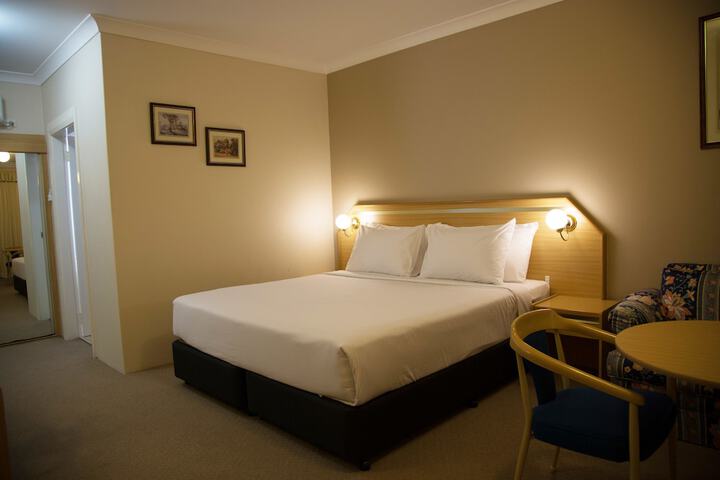 Room 4 of 44