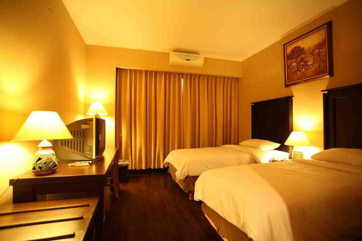 Room 9 of 28
