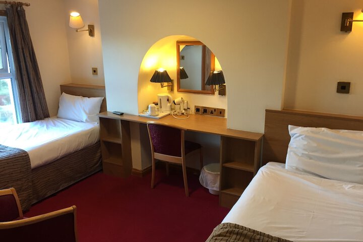 Room 13 of 40
