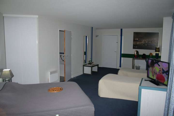 Room 13 of 19