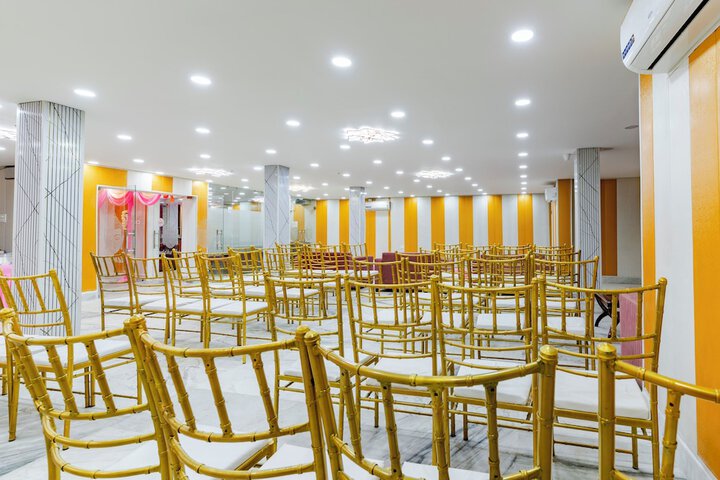 Ballroom/Hall 34 of 41