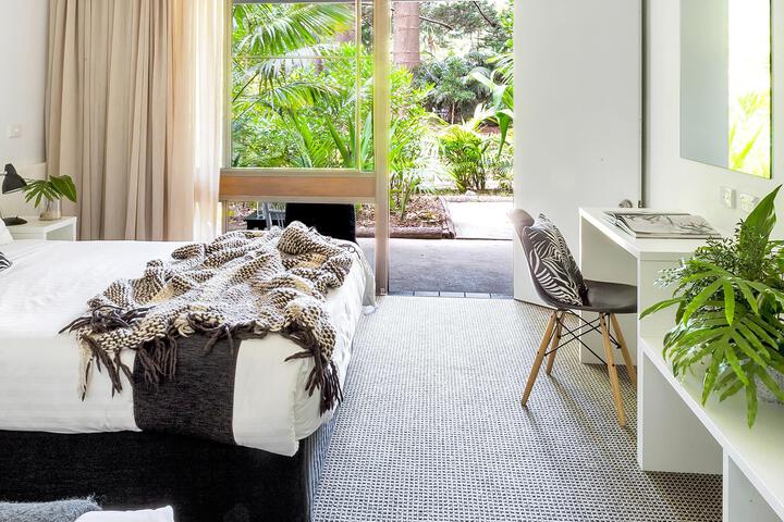 Room 2 of 6