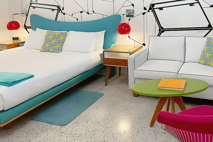 Room 5 of 76