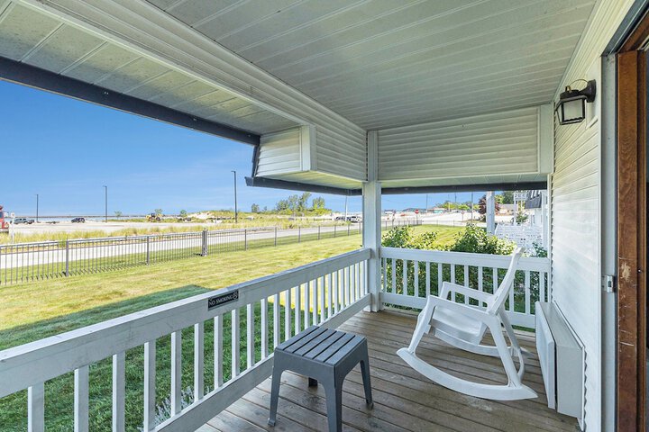 Economy Queen Bed Lake View Patio (71 of 82)