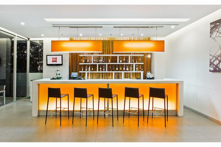 Lounge 50 of 66