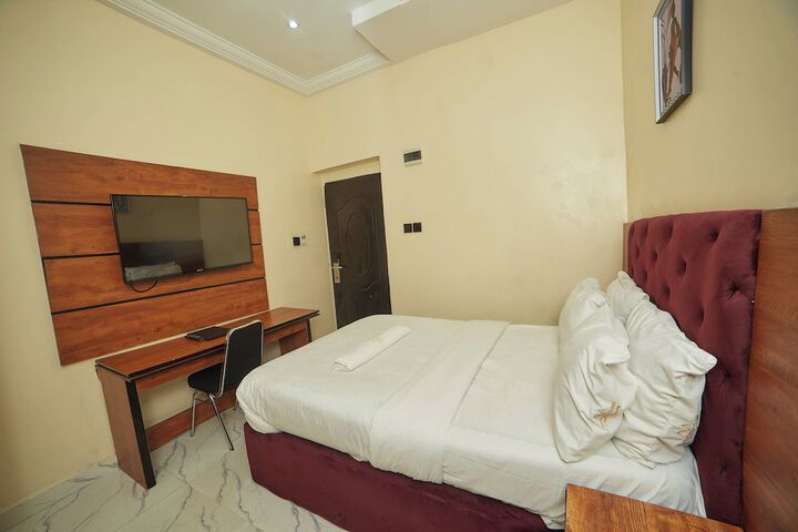 Room 5 of 14