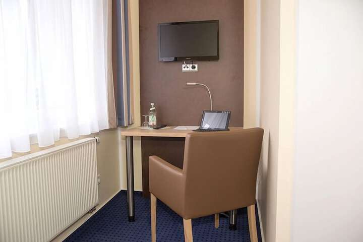 Room 15 of 34