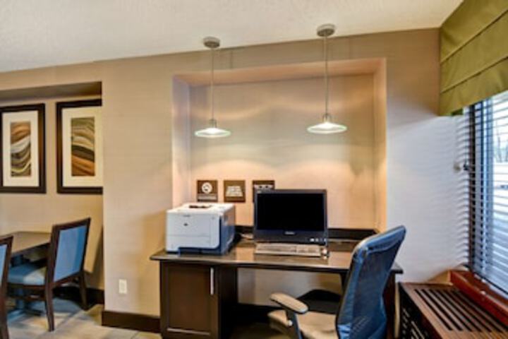 Business Center 91 of 96
