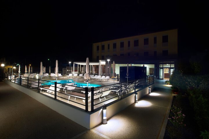 Pool 51 of 64