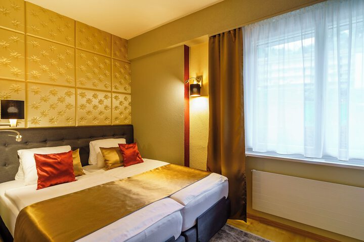 Room 9 of 95