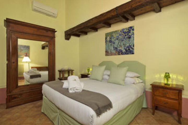 Room 9 of 28