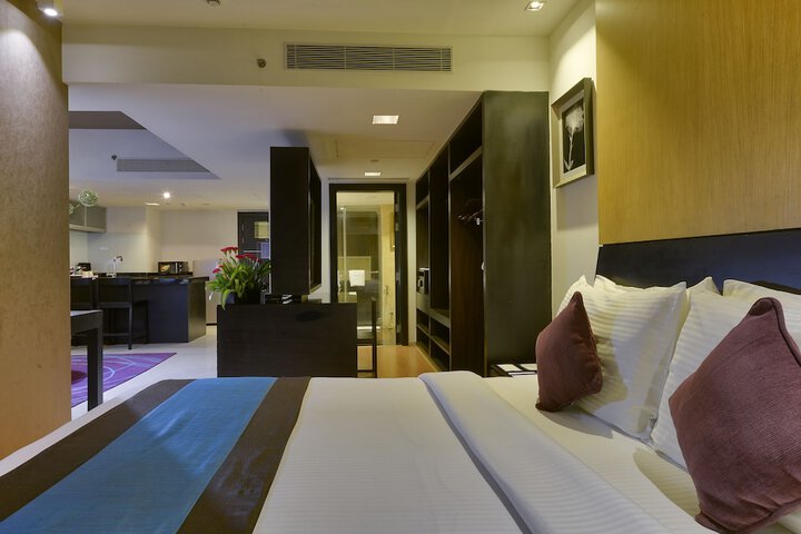 Room 13 of 35