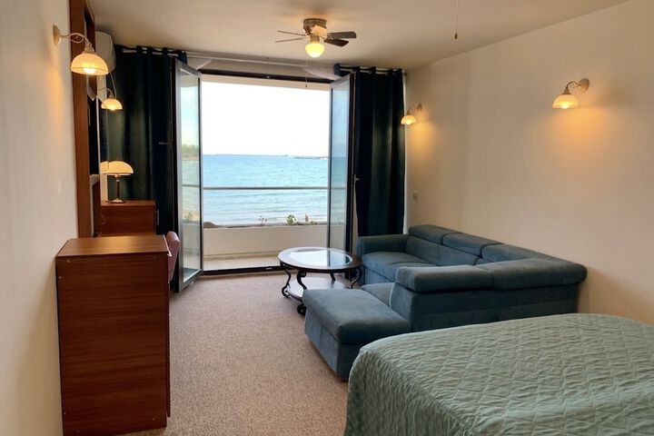 Room 4 of 13