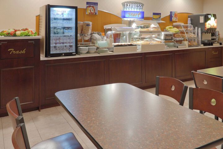Dining 87 of 100