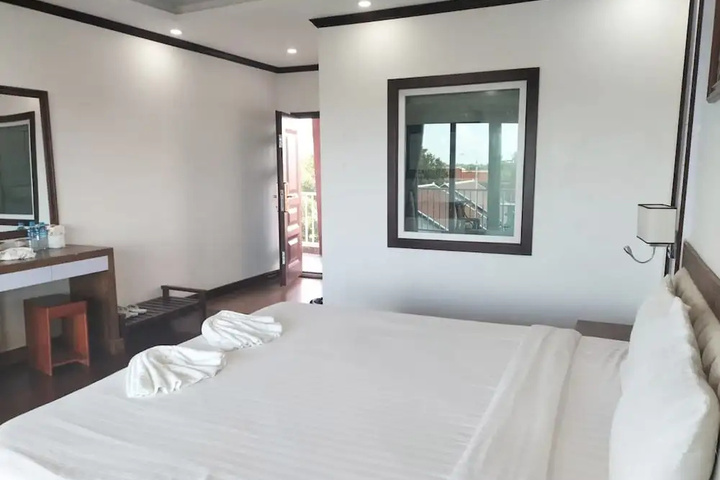 Room 6 of 35