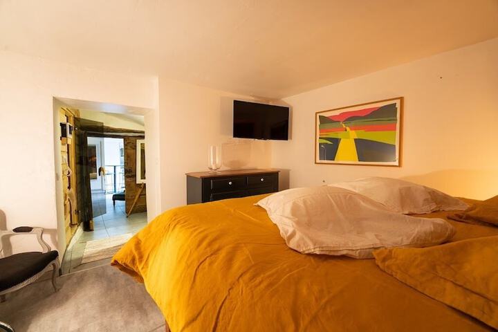 Room 6 of 48