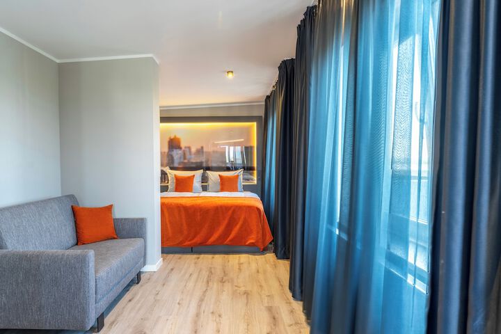 Room 14 of 38