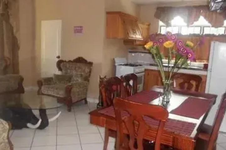 Dining 8 of 8