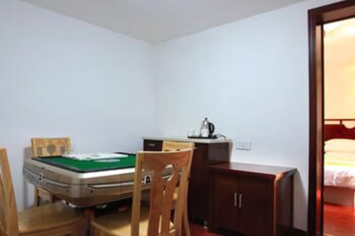 Room 2 of 7