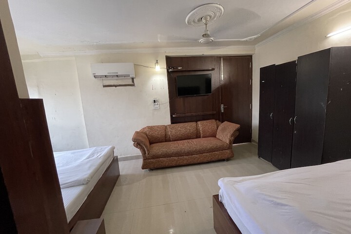 Room 16 of 34