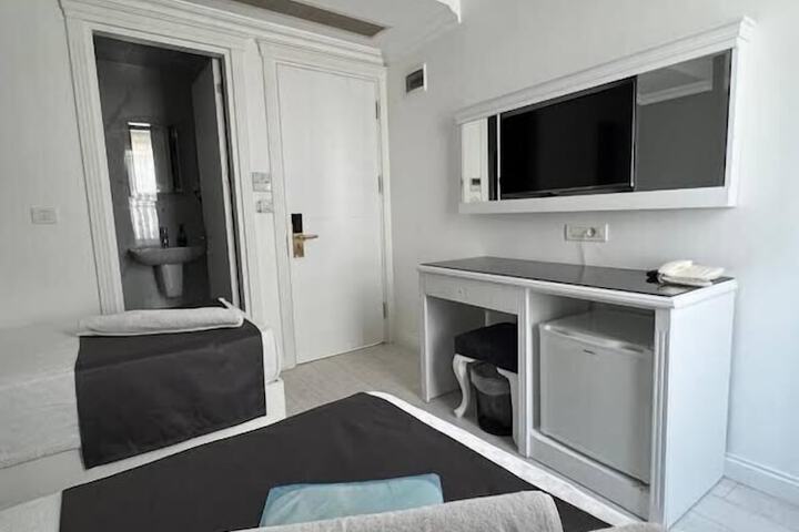 Room 3 of 42
