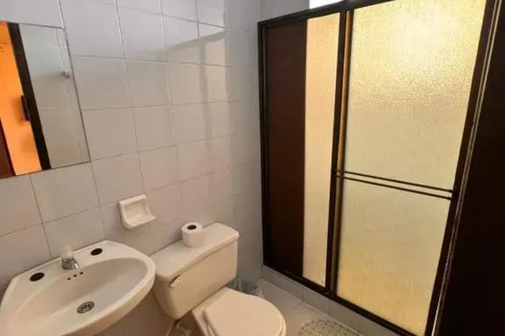 Room 4 of 6