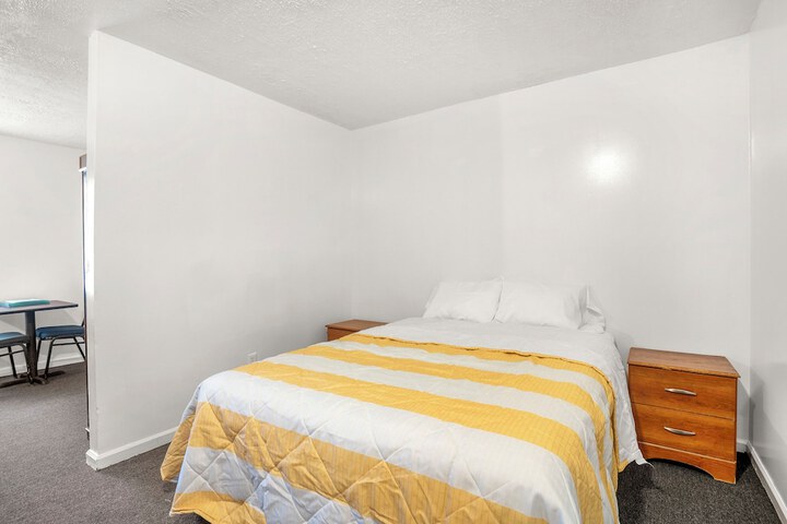 Room 4 of 7