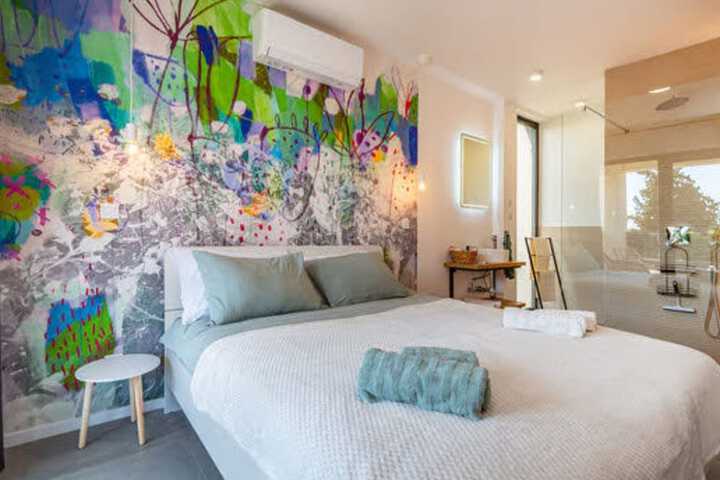 Room 3 of 16
