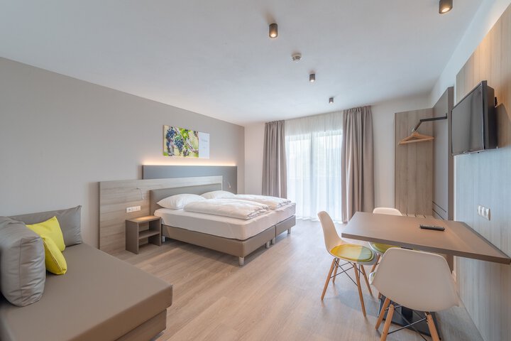 Room 18 of 172