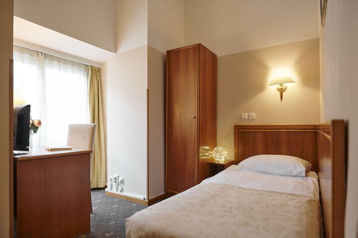Room 13 of 107