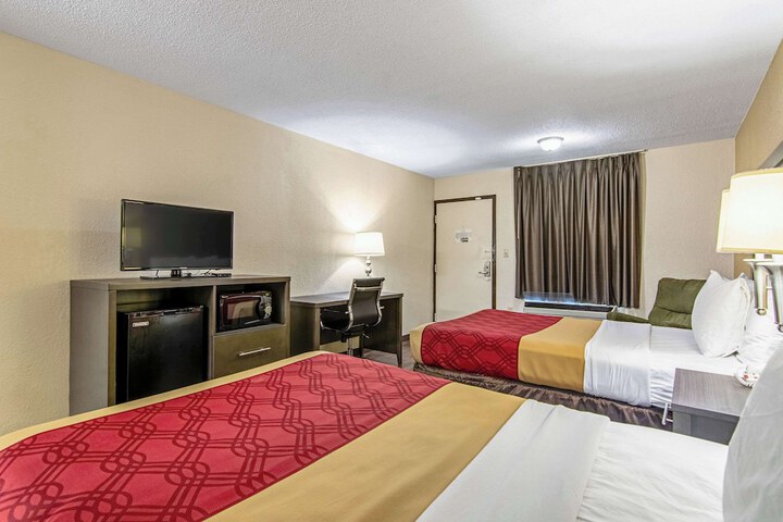 2 Double Beds (4 of 10)