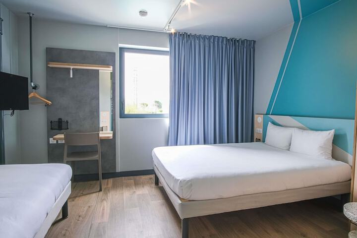 Hotel 74 of 76