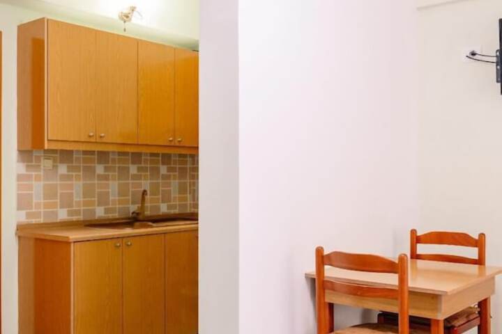 Room 2 of 65