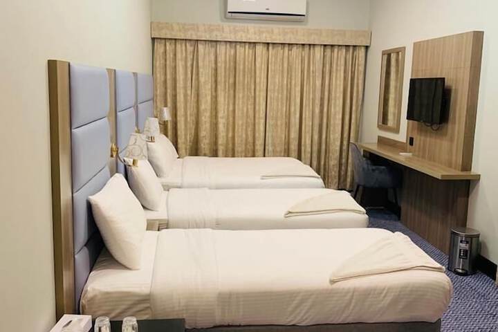 Room 6 of 10