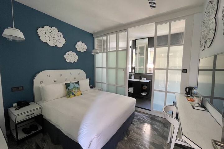 Room 30 of 47