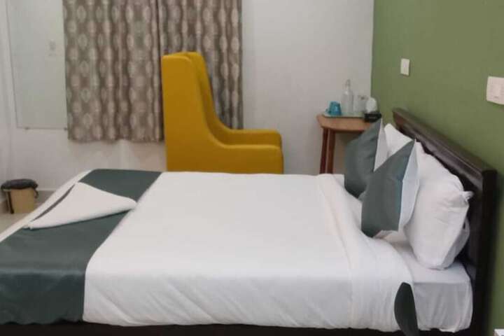 Room 4 of 17