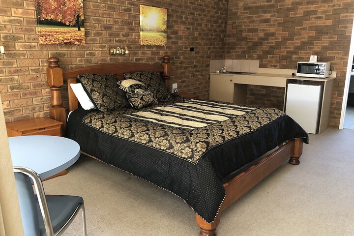 Room 27 of 62