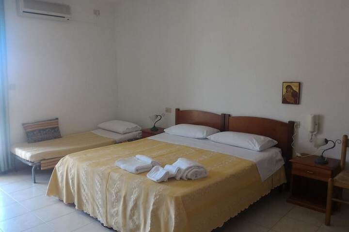Room 5 of 7