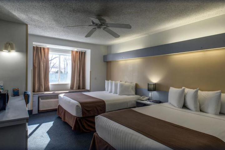 1 Queen Bed (1 of 16)