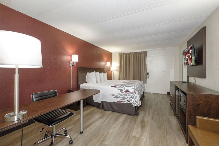 Superior King Bed (9 of 13)