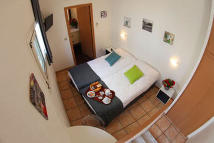 Room 8 of 24