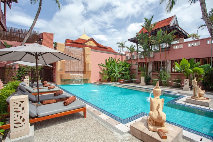 Hotel with Pool