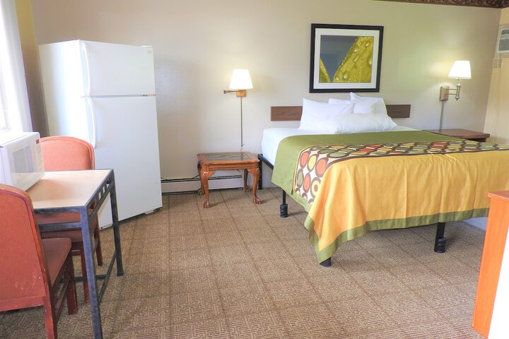 Room 4 of 11