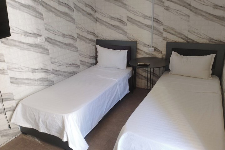 Room 3 of 21