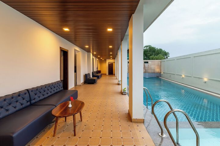 Pool 21 of 28