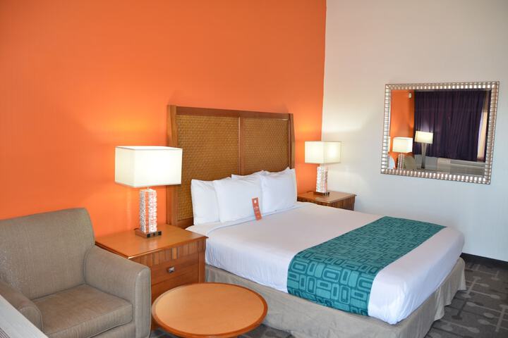 Room 6 of 33