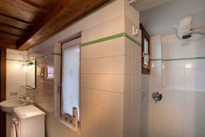 Room 2 of 27